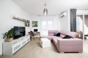 Sweet City Center with balcony & private Parking